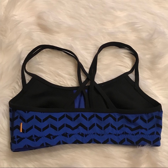 Nearly new Lucy strappy sports bra - Picture 4 of 8